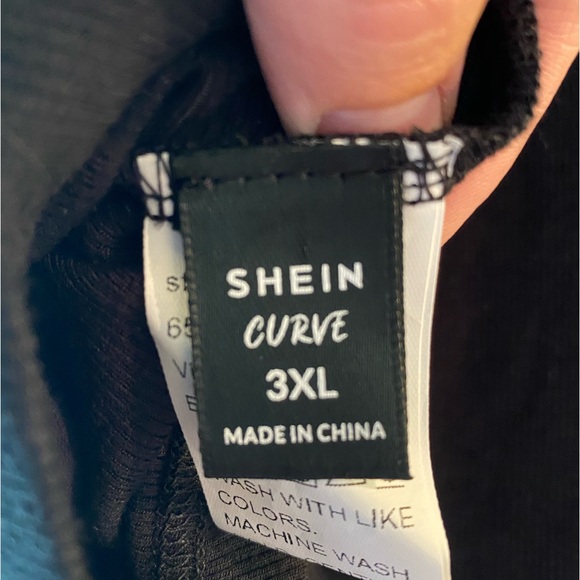 ⚡️3/$17!⚡️ Ruffled V-Neck Top - Picture 3 of 3